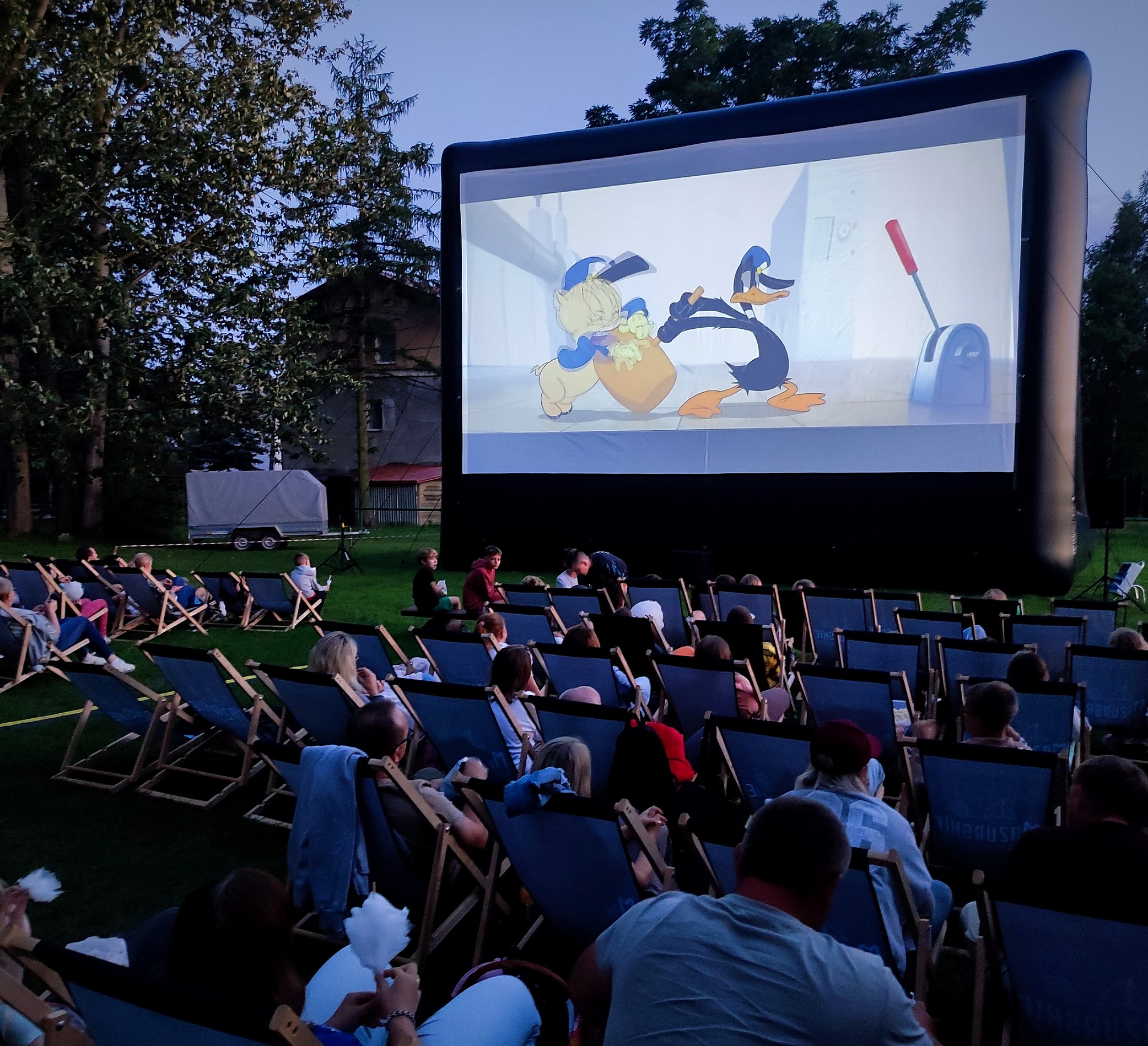 Kino pod gwiazdami
W miniony weekend plac przy boisku szkolnym w Sztabinie zamienił się w prawdziw…