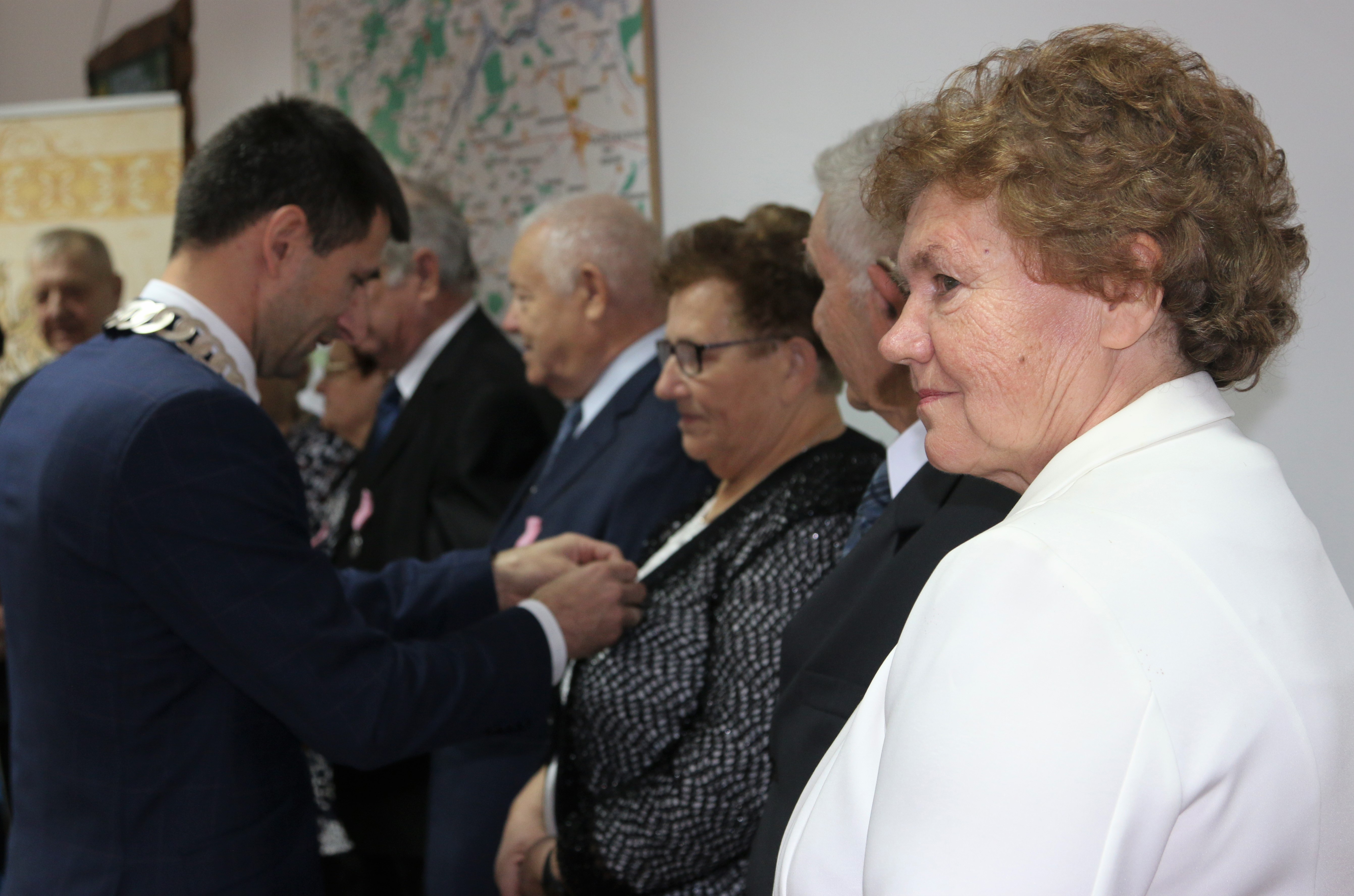 
        

        


2




    
        

        


3…