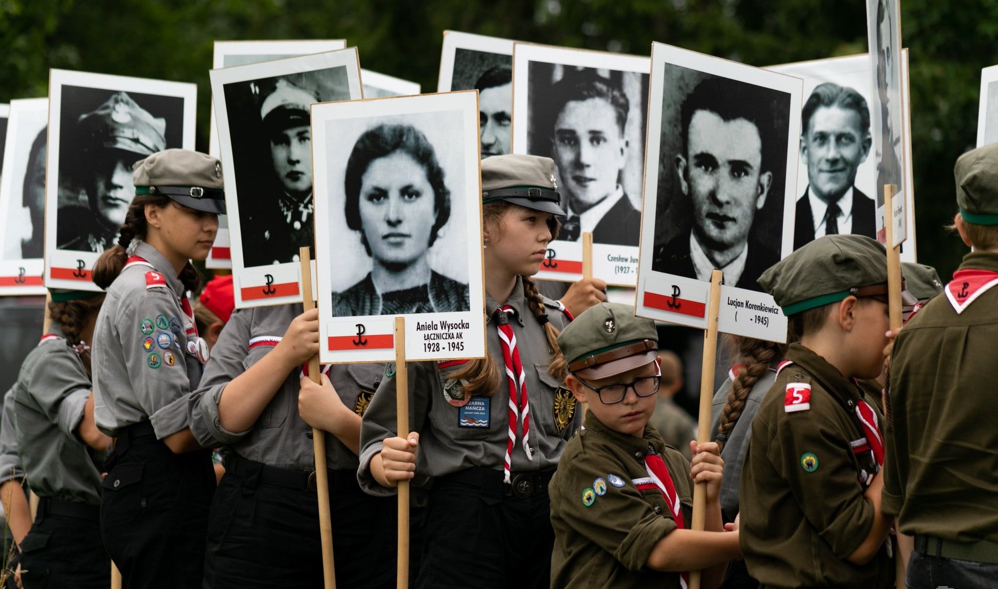 Na Wzgórzu Krzyży w Gibach, miejscu upamiętniającym pomordowanych podczas Obławy Augustowskiej, odd…