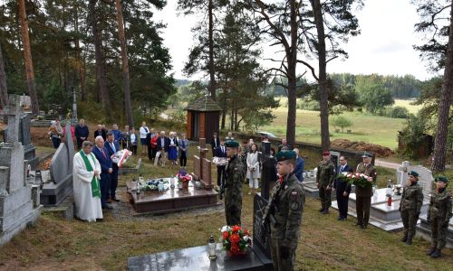 Upamiętniono historyczne rocznice

        

        


Image 0011


Złożenie kwiatów i z…